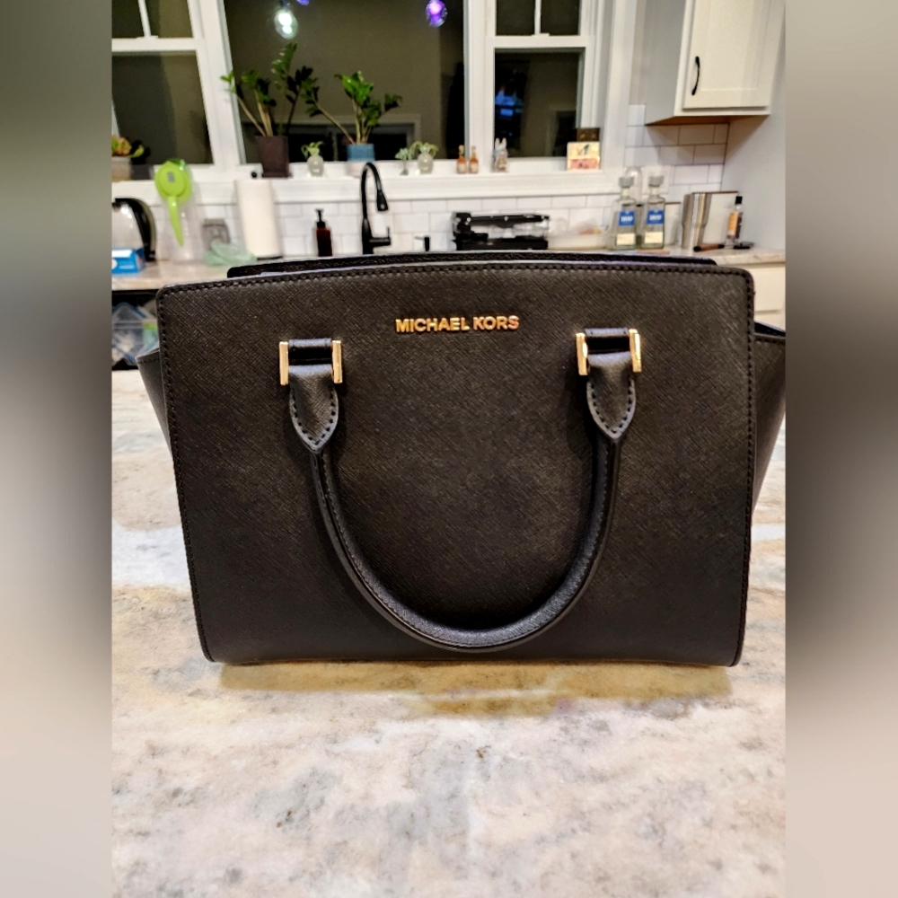 Michael Kors Selma Medium Satchel Bag Purse Crossbody